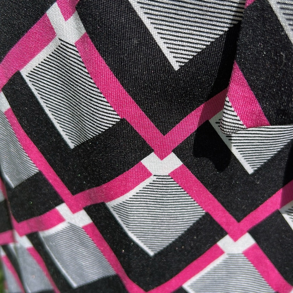 Chic Geometric Patterned Wrap Dress - image 4